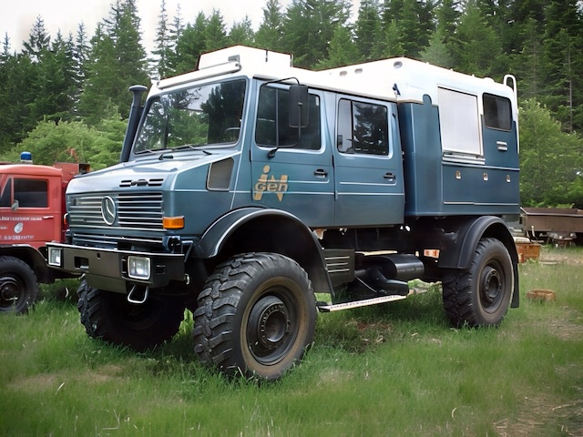 U-2450-L/38 Unimog custom expedition build with modular camper body and lighting system